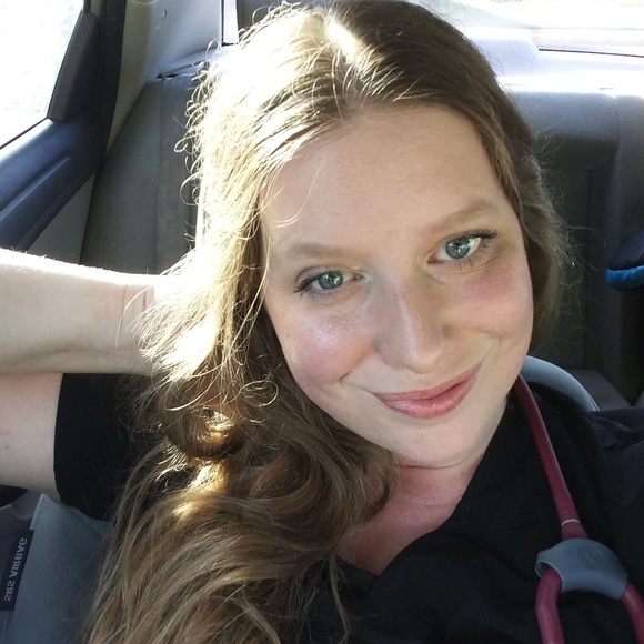 Meet your Posher, Crysi - Picture 2 of 3